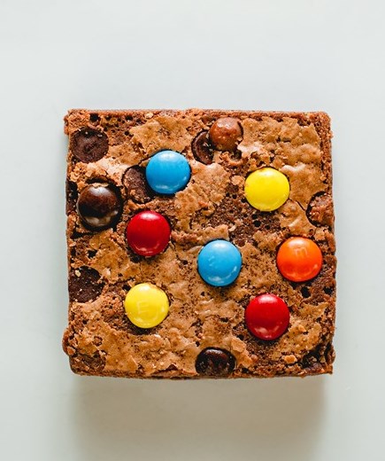 Como Fazer Bolo Fofo de Chocolate Com Cobertura Arco-íris Com CUPCAKE (Jogos  de Cozinhar Android) 